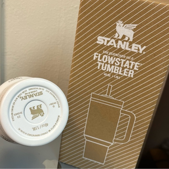 Stanley Quencher H2.0 40 oz – Premium white Design, New in Box - Picture 5 of 8